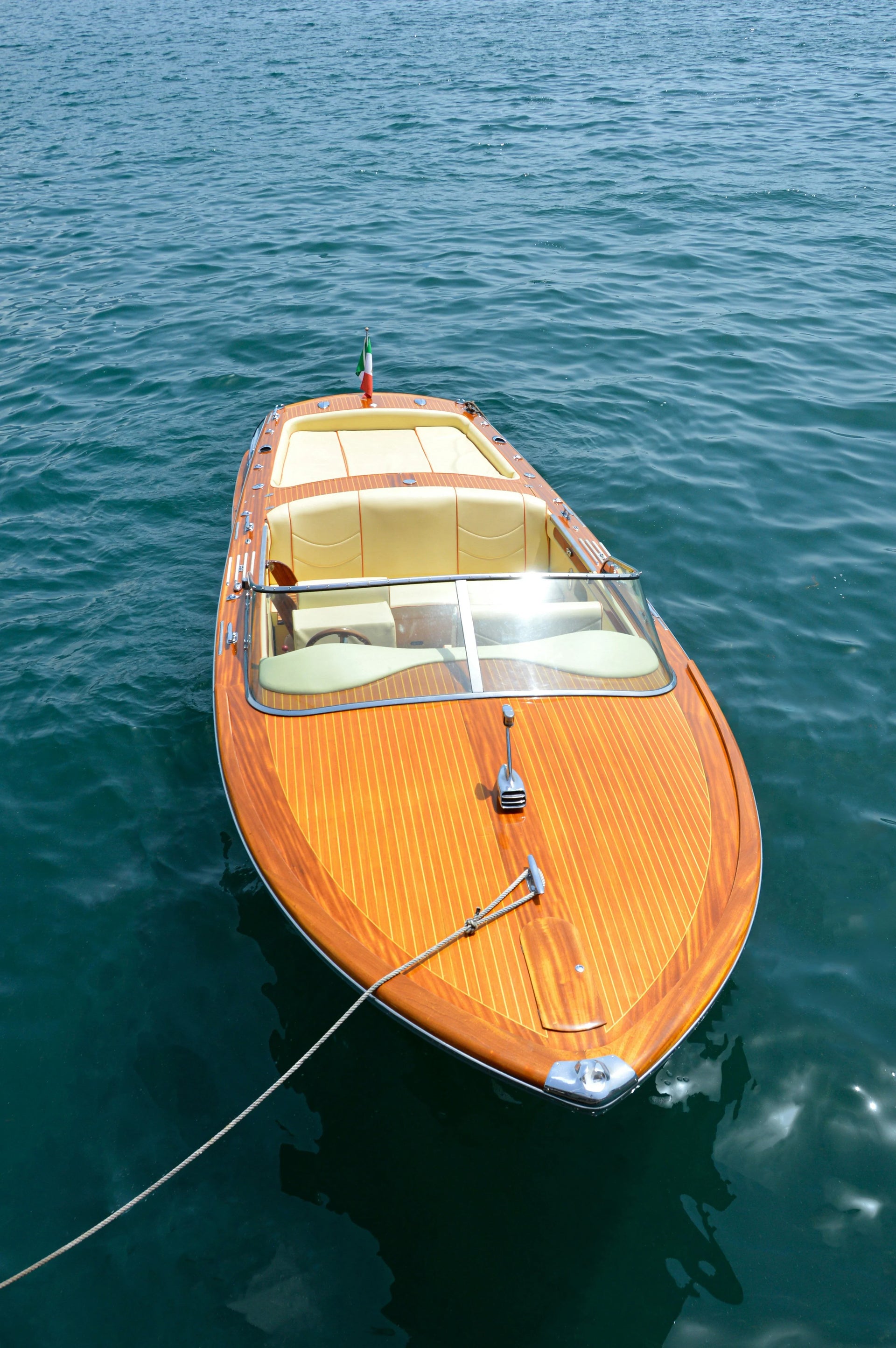 Wie pflegt man Holzboote richtig?